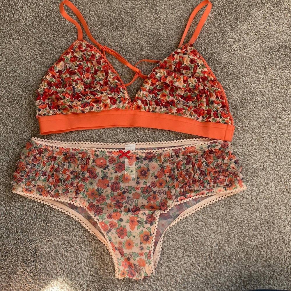 NWOT Aerie Mesh Ruffle Bralette/Undie Set